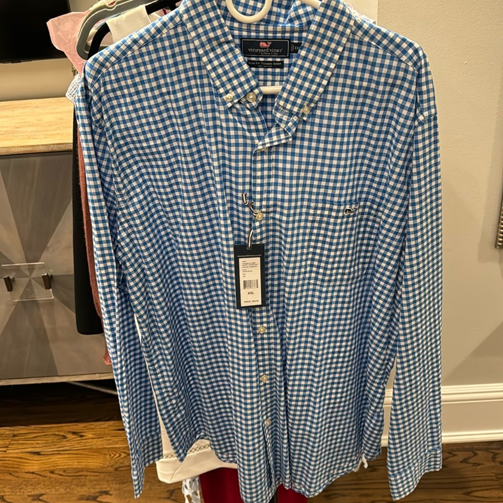 NWT Vineyard Vine 🐳 button down shirt